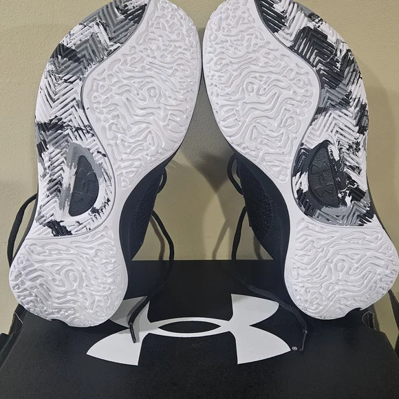 Under Armour UA Jet Basketball Shoes Black White Gold - Picture 4 of 7